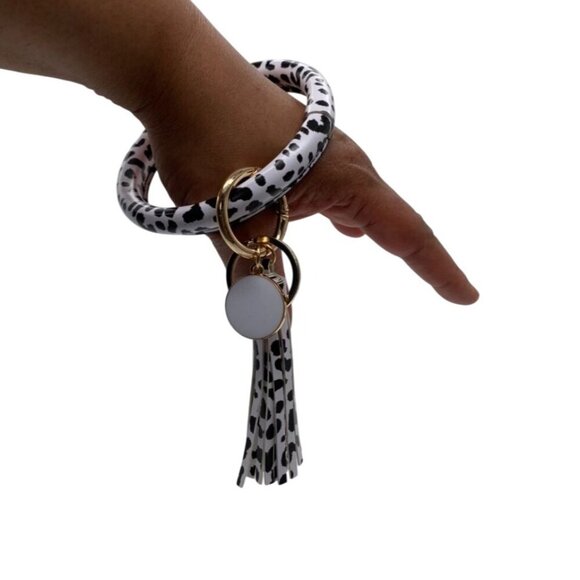 White Leopard Print Leather Tassel Bangle Keychain W/ Gold Charm & Ring Wrislet - Picture 3 of 4